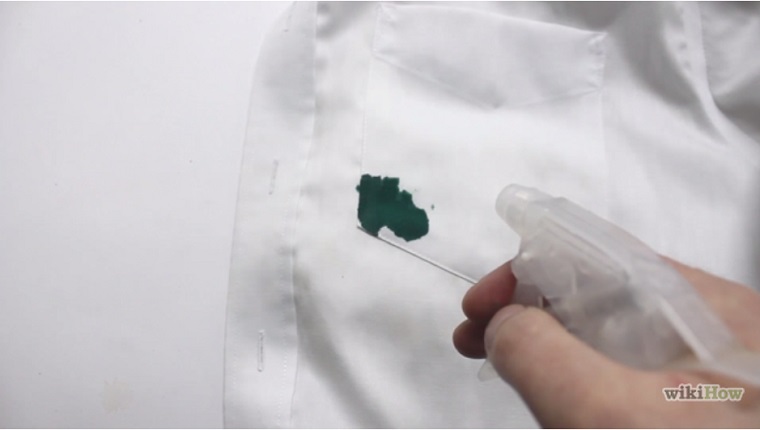 Cách tẩy mực bút bi trên áo bằng dung dịch CLL4